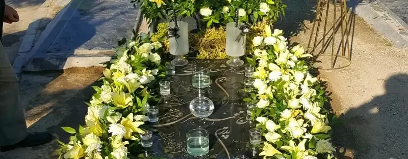 گل آرایی سنگ قبر