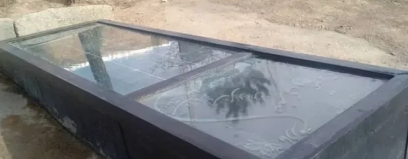 سنگ قبر شیشه ای