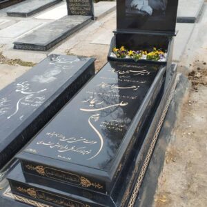 سنگ قبر مشکی با کتیبه طلایی و قاب نگارین | کد TS003