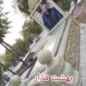 سنگ قبر مرمر با قاب عکس برجسته و تزئینات گل‌دار | کد M018