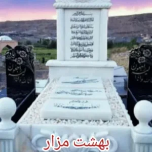 سنگ قبر مرمر سفید با تاج گل‌دار و ستون‌های تزئینی | کد M017